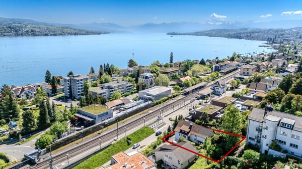 Stilvolles freistehendes 6.5-Zi-EFH mit 981 m² Grundstück, Seesicht und Entwicklungspotenzial in Oberrieden 3