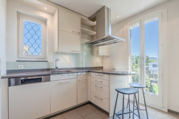 Stilvolles freistehendes 6.5-Zi-EFH mit 981 m² Grundstück, Seesicht und Entwicklungspotenzial in Oberrieden 18