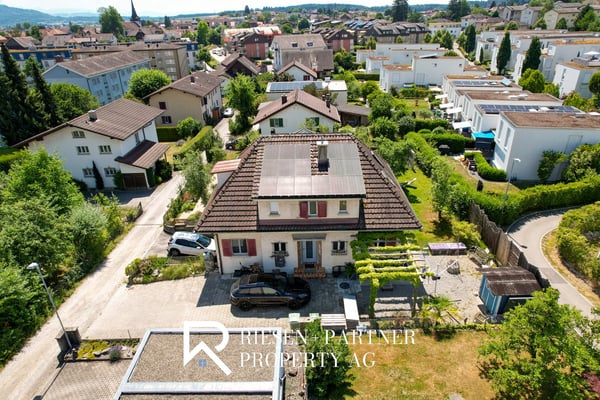 Freistehendes Einfamilienhaus mit wunderschöner Gartenanlage in Jegenstorf 3