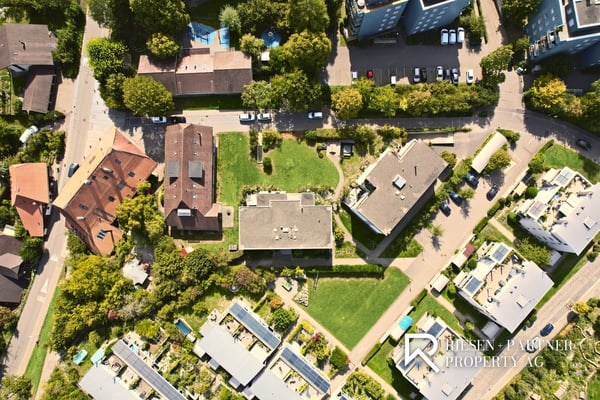 Zwei Wohnungen in einer: 4 Zimmer, Sauna und zwei Balkone gegen Süden 6