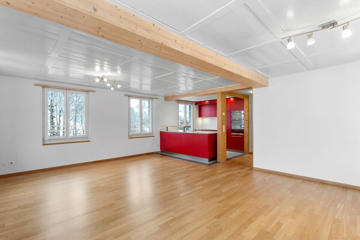 Freistehendes, kernsaniertes, vermietetes Zweifamilienhaus mit Waldgrundstück!