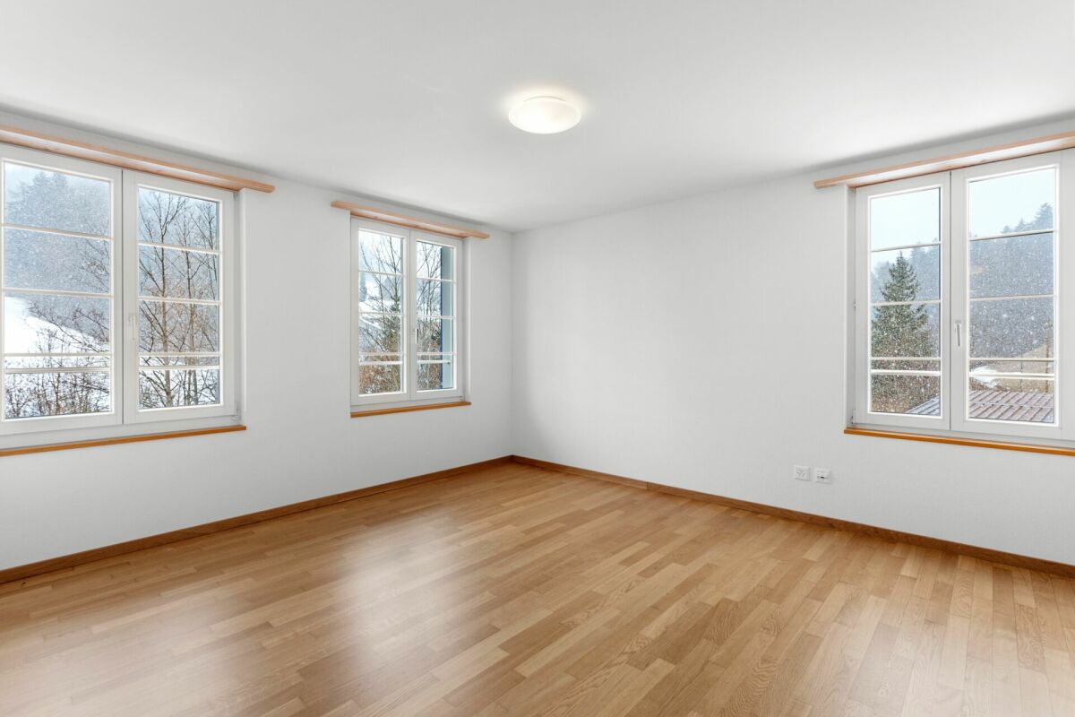 Freistehendes, kernsaniertes, vermietetes Zweifamilienhaus mit Waldgrundstück!