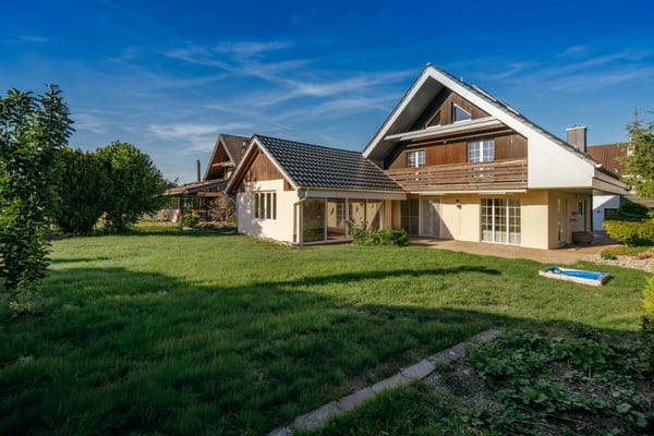 Freistehendes 6½-Zimmer Einfamilienhaus mit Wintergarten und viel Umschwung 2