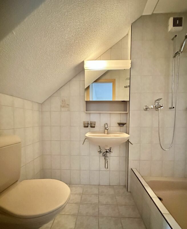 CHARMANTE 3.5-ZIMMER-MAISONETTE-WOHNUNG - Inklusive Tiefgaragenplatz