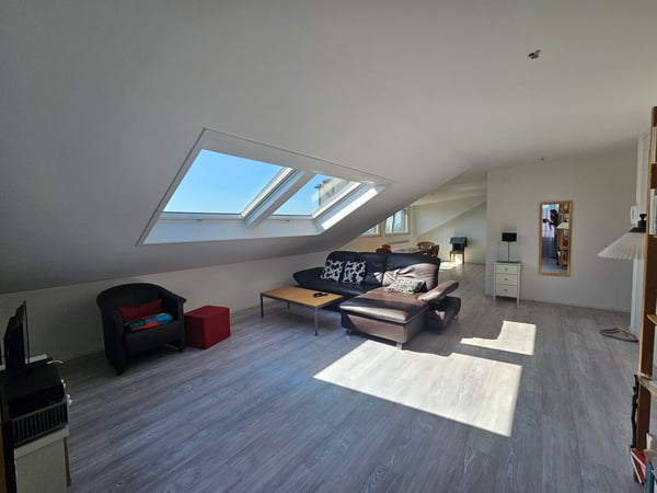Charmante 2.5-Zimmer-Dachwohnung an ruhiger Lage in Bettlach 1