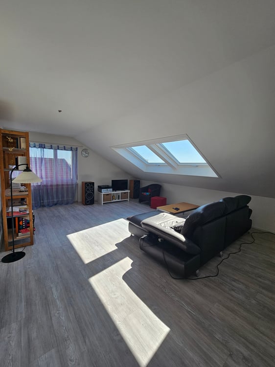 Charmante 2.5-Zimmer-Dachwohnung an ruhiger Lage in Bettlach 3