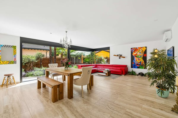 Neuwertiges Haus mit mediterranem Garten 3