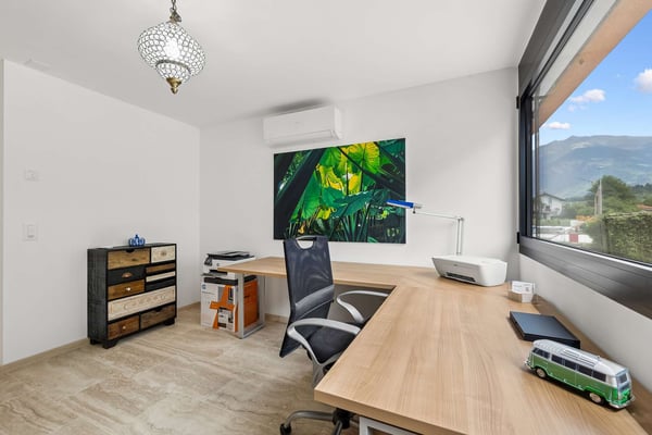 Neuwertiges Haus mit mediterranem Garten 12