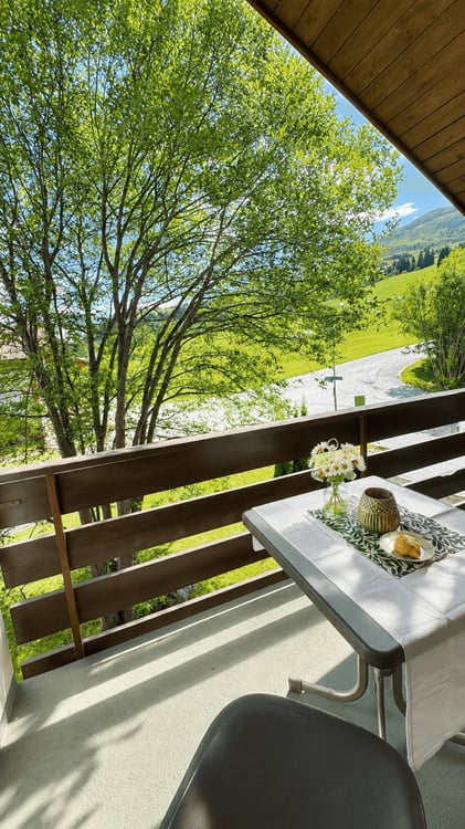 RESERVIERT: Möbliertes Ferien-Studio mit Ski-in, Balkon und Parkplatz 7