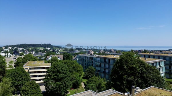 Lichtdurchflutetes Wohnen mit schönem Weitblick 1