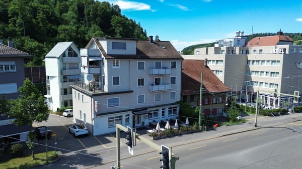 Top-Gelegenheit: Mehrfamilienhaus mit Gewerbeanteil 2