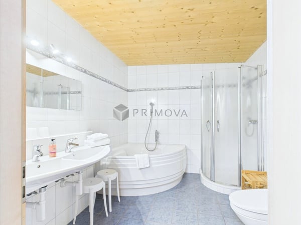 Hotel & Restaurant mit Einliegerwohnungen, Rebberg und Bauland in Premiumlage am Walensee 25