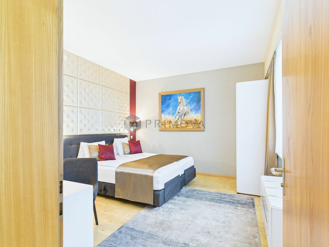 Hotel & Restaurant mit Einliegerwohnungen, Rebberg und Bauland in Premiumlage am Walensee