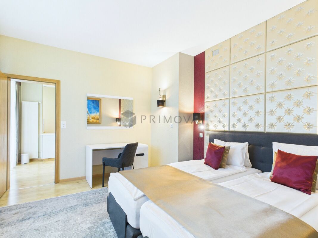 Hotel & Restaurant mit Einliegerwohnungen, Rebberg und Bauland in Premiumlage am Walensee