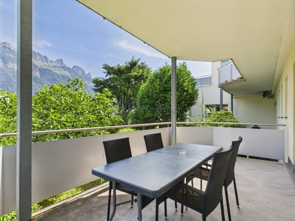 Hotel & Restaurant mit Einliegerwohnungen, Rebberg und Bauland in Premiumlage am Walensee 17