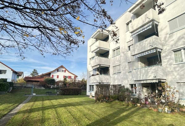 Charmante 2.5 Zimmer-Wohnung Inklusive Parkplatz! 1