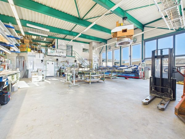 Seltenes Bauland mit tollem Gewerbehaus sucht neuen Besitzer 2