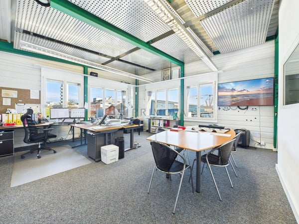 Seltenes Bauland mit tollem Gewerbehaus sucht neuen Besitzer 4