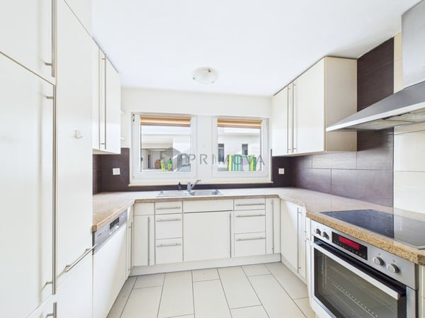 Exklusives Doppeleinfamilienhaus mit grosszügigem Wohnkonzept an ruhiger Lage 3