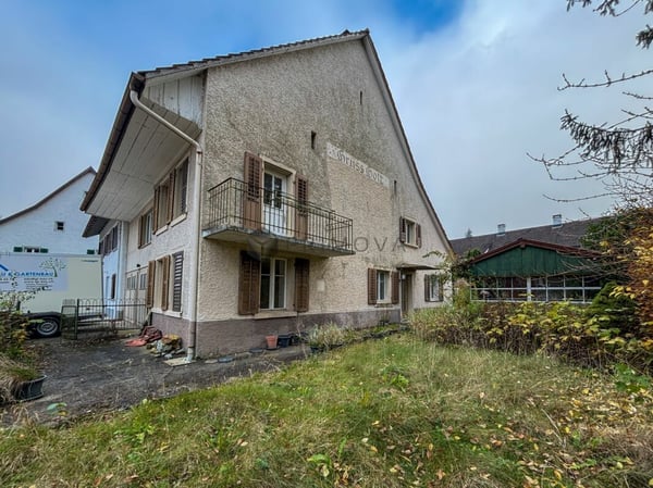 Attraktive Haushälfte mit grossem Grundstück sucht neuen Besitzer! 2