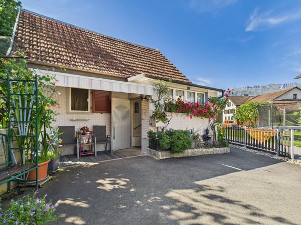 Einfamilienhaus im Herzen der Stadt mit idyllischem Garten 2