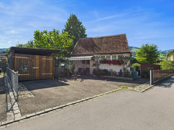 Einfamilienhaus im Herzen der Stadt mit idyllischem Garten 1