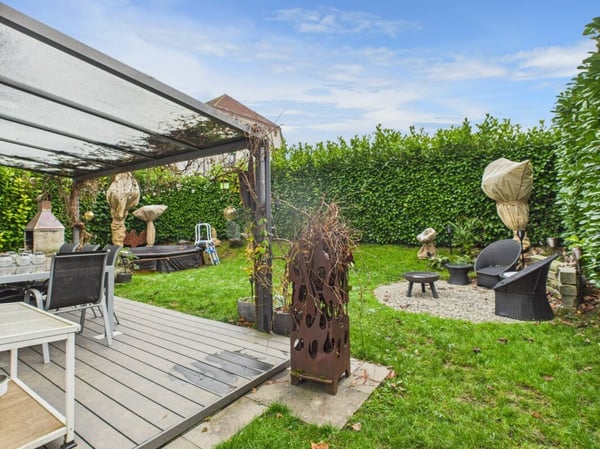 Familienhaus mit grossem Grundstück und weitem Naturblick 14