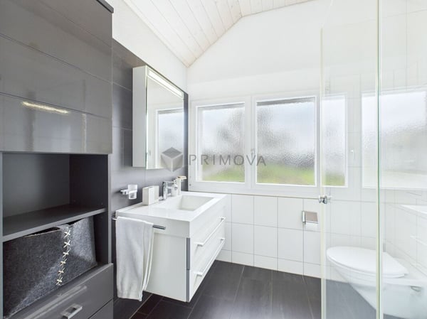 Familienhaus mit grossem Grundstück und weitem Naturblick 11