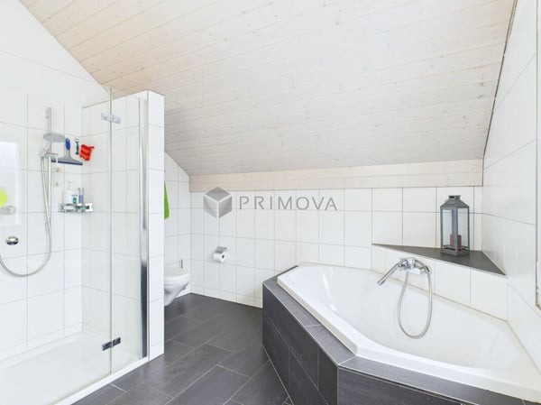 Familienhaus mit grossem Grundstück und weitem Naturblick 10