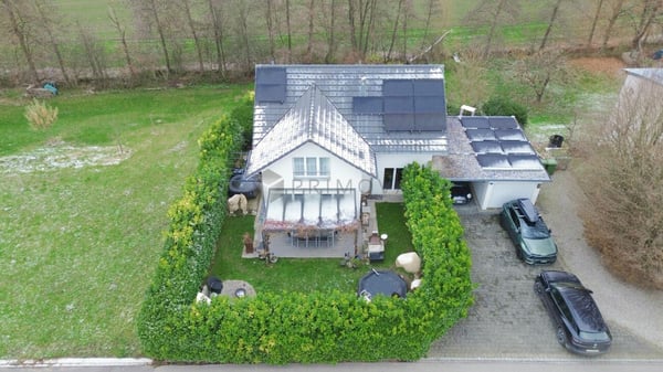 Familienhaus mit grossem Grundstück und weitem Naturblick 15