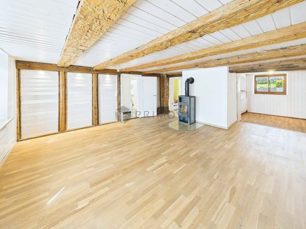 Beidseitig angebautes Bauernhaus sucht neuen Besitzer! 1