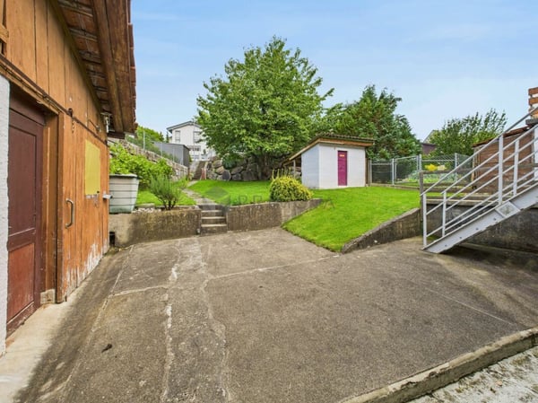 Beidseitig angebautes Bauernhaus sucht neuen Besitzer! 12