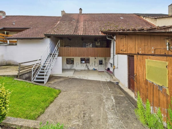 Beidseitig angebautes Bauernhaus sucht neuen Besitzer! 11