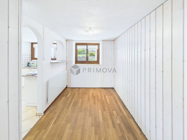 Beidseitig angebautes Bauernhaus sucht neuen Besitzer! 4