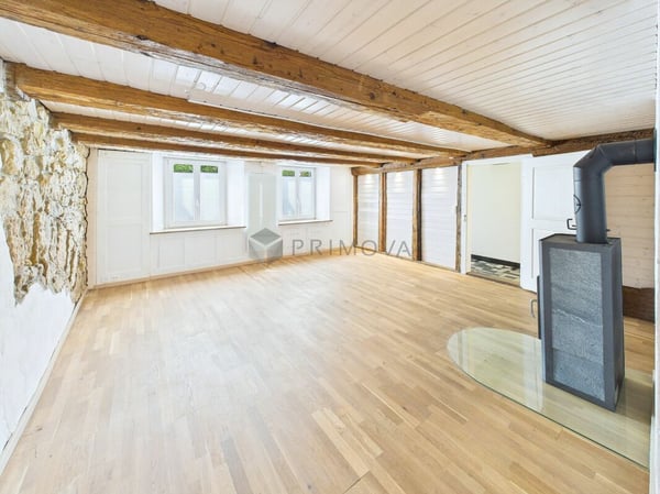 Beidseitig angebautes Bauernhaus sucht neuen Besitzer! 2