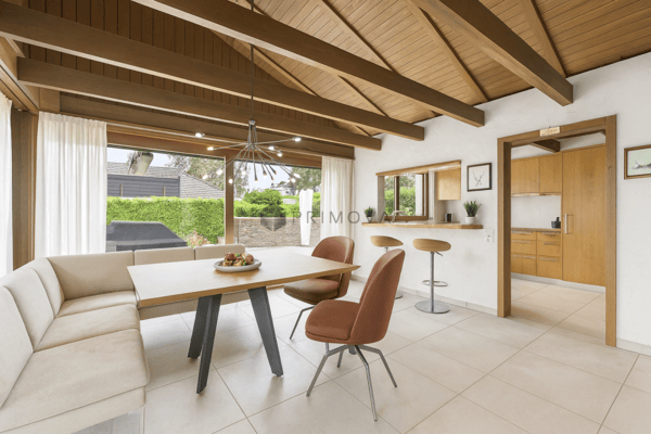 Exklusives Einfamilienhaus mit Pool, Pergola und idyllischem Garten 3