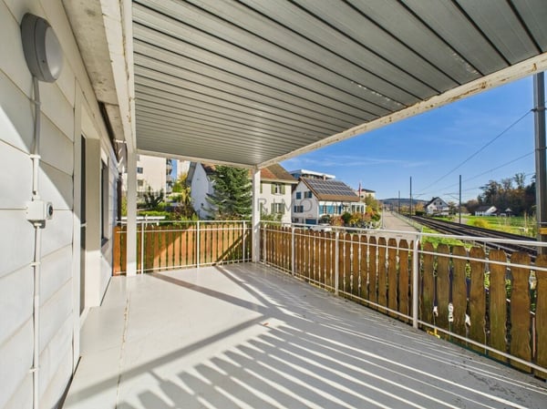 Kein 0815 Mehrfamilienhaus. Eines mit Platz, Licht und Raum für viel Kreativität! 2