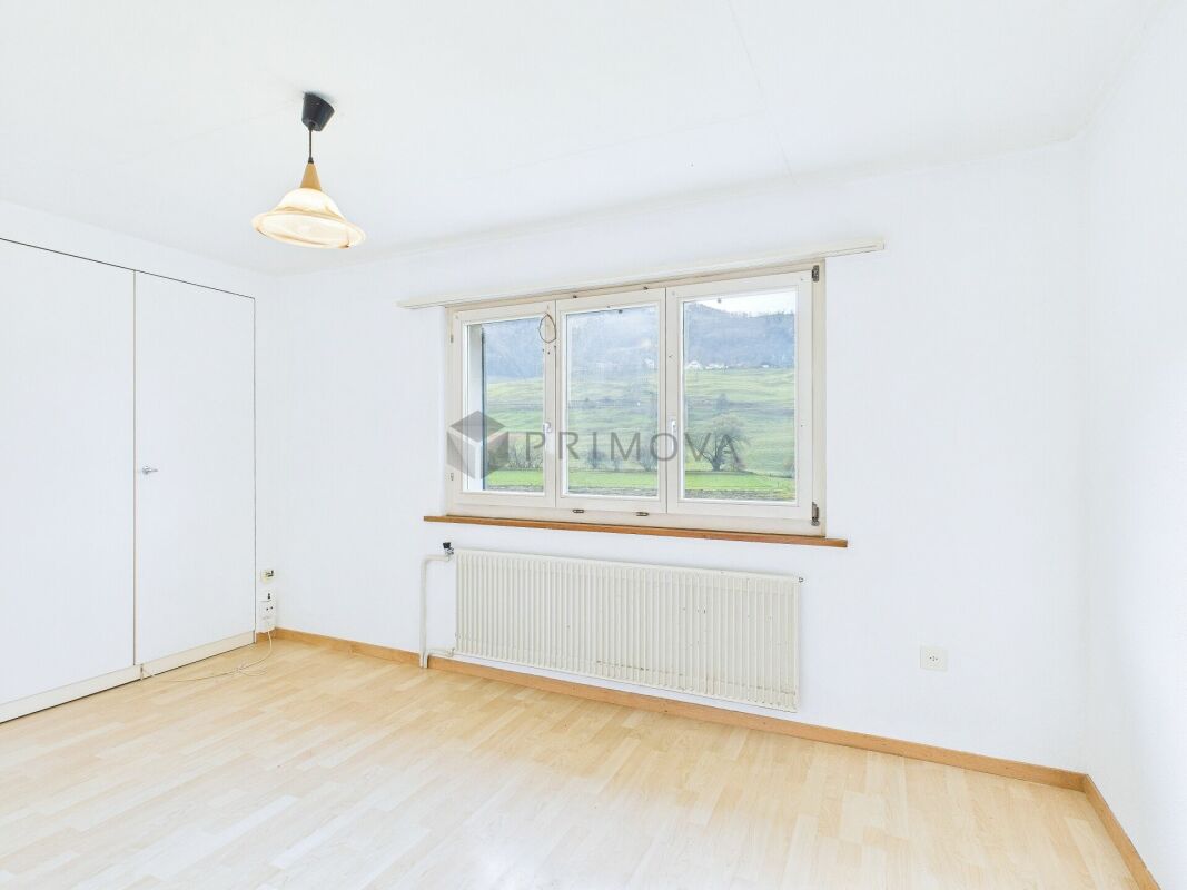 Casa a schiera doppia in una posizione tranquilla. La tua casa con molto spazio per le idee!
