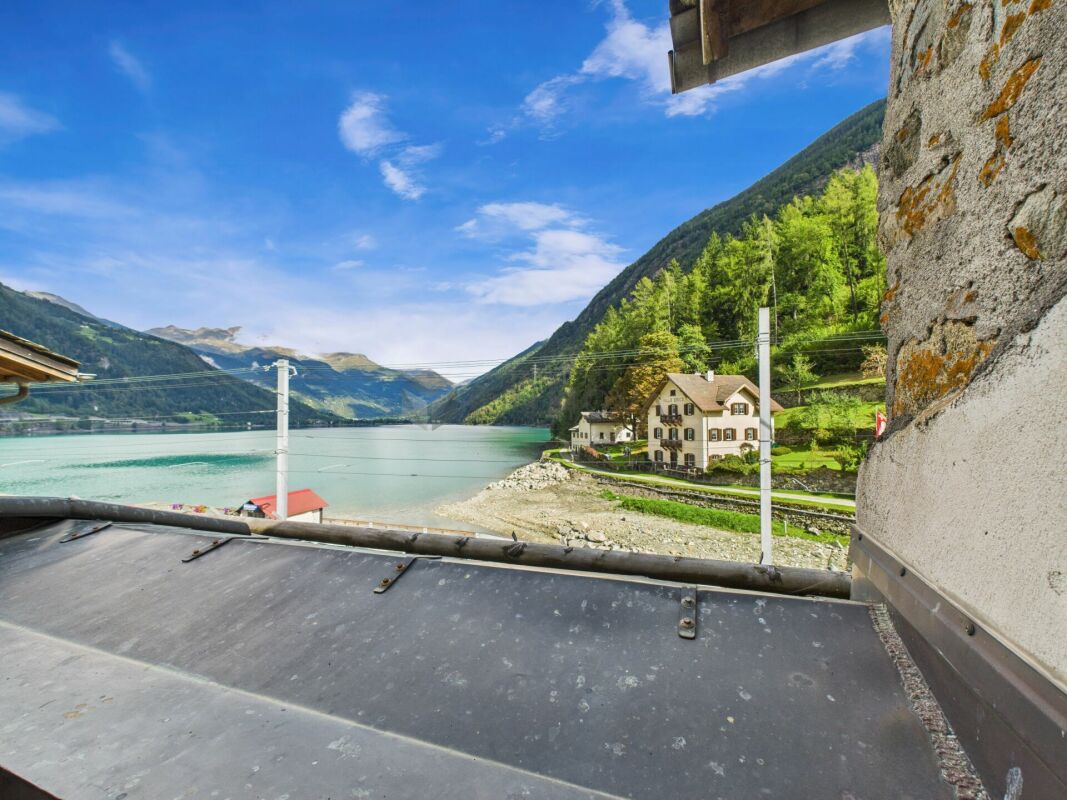 Hotel & Restaurant mit Einliegerwohnungen in Miralago