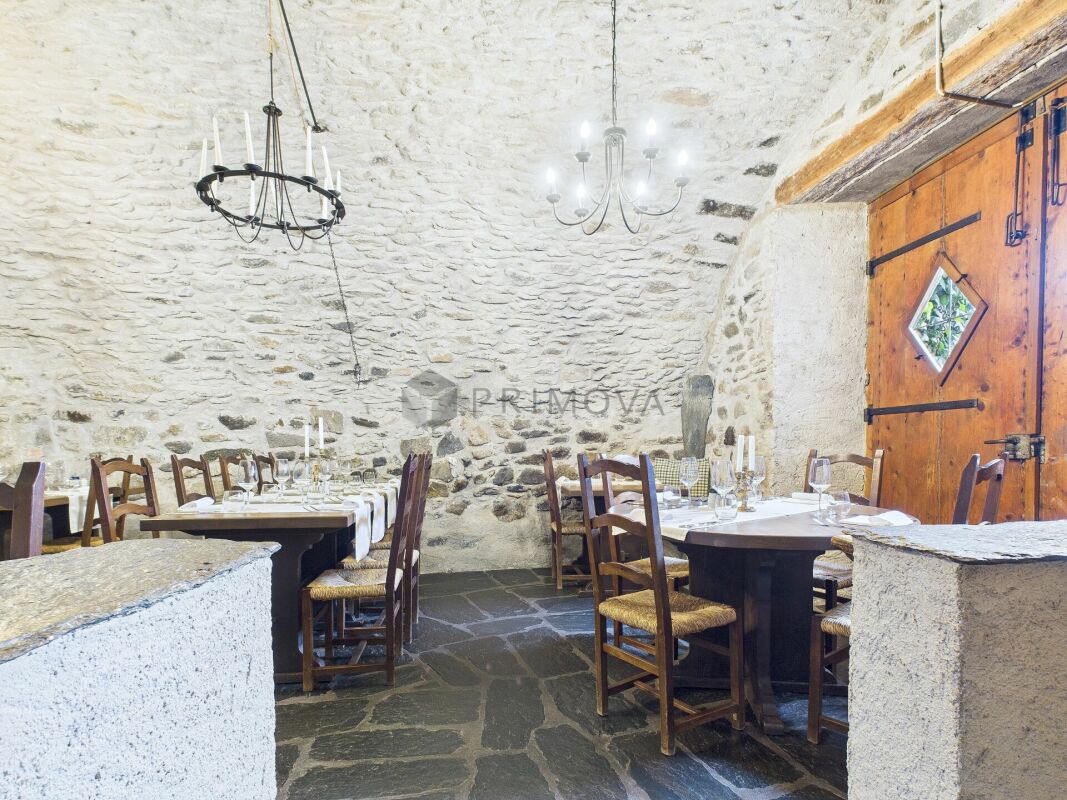 Hotel & Restaurant mit Einliegerwohnungen in Miralago