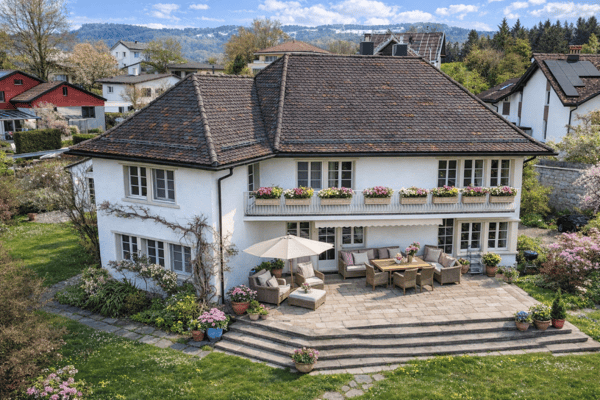 Landhausvilla mit Stil, Charakter und aussergewöhnlicher Baulandreserve