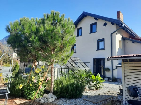 Mehrgenerationenhaus an ruhiger Lage in Rhäzüns 1