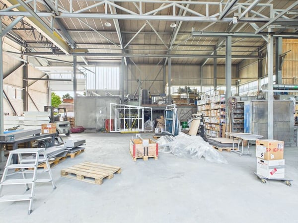 Gewerbehalle mit Aussenfläche - ideal für Logistik und Transport 11