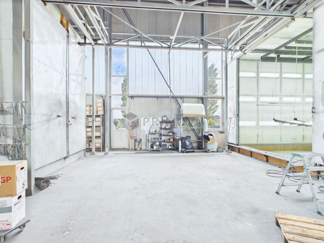 Gewerbehalle mit Aussenfläche - ideal für Logistik und Transport