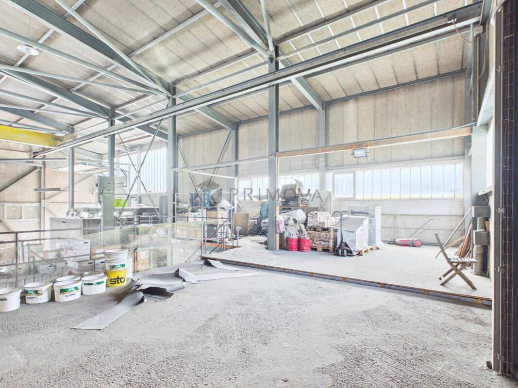 Gewerbehalle mit Aussenfläche - ideal für Logistik und Transport