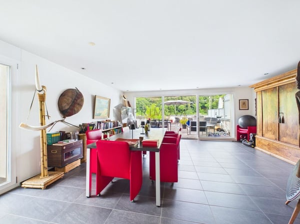 Exklusive und luxuriöse Terrassenwohnung in Duggingen 3