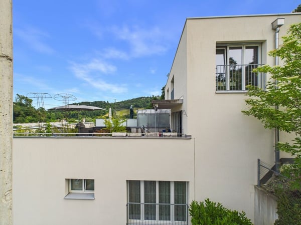 Exklusive und luxuriöse Terrassenwohnung in Duggingen 1