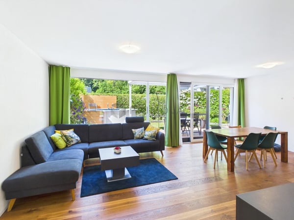 Bezauberndes 5.5 Zimmer - Doppeleinfamilienhaus & Garten in Top-Quartier 3