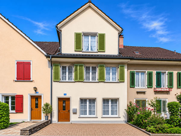 Familienfreundliches 5.5 Zimmer-Reihenhaus mit viel Platz und sonnigem Aussenbereich 1