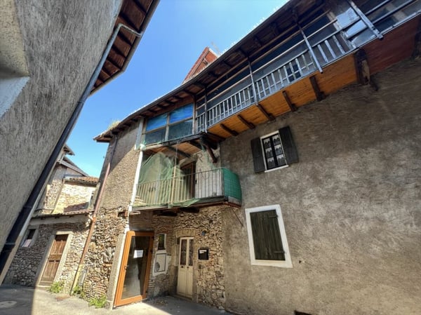 Un gioiello storico da reinventare: casa unifamiliare con corte idilliaca 1